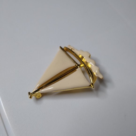 Sailboat Brooch - Picture 6 of 16